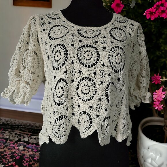 NWT SOLITAIRE (MED) Cream Doily Laced Cropped Crochet Cinched Short Sleeves - Picture 3 of 9